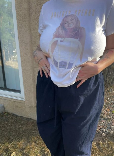 sage 111 pretty model picture