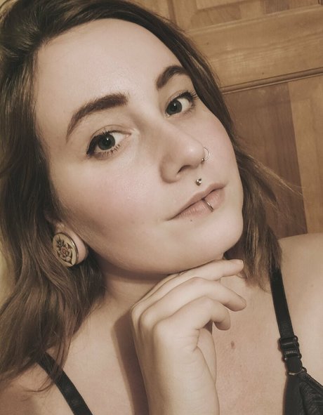 lynn myra free model naked picture