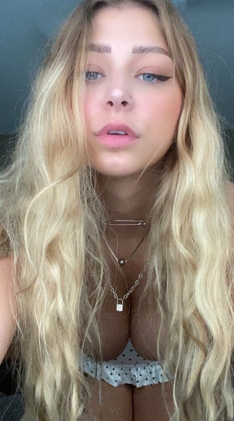 itsjadeblack star high quality pic