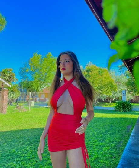 Mariela Vicenzi model hot pics