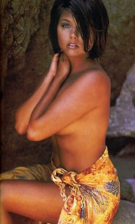 Tiffani Thiessen pornstar erotic pic