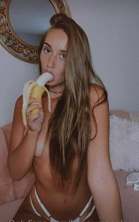 honeymoonlera pornstar erotic img