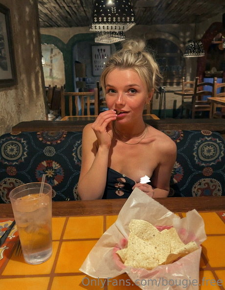 bougie free exclusive model pictures