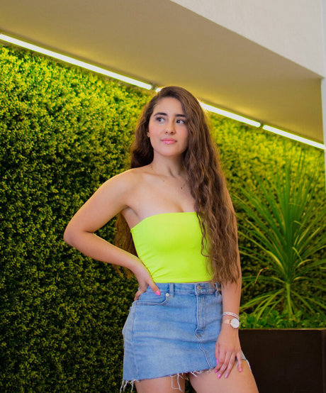 Sassi Zavala nudes model pic