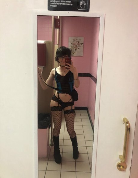 leez_____ hot actress image