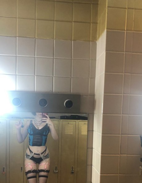 leez_____ model adult pics