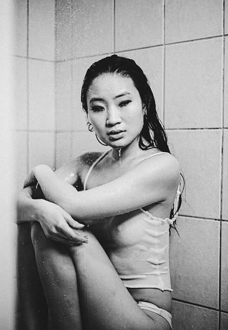 Official Anaiis model exclusive image