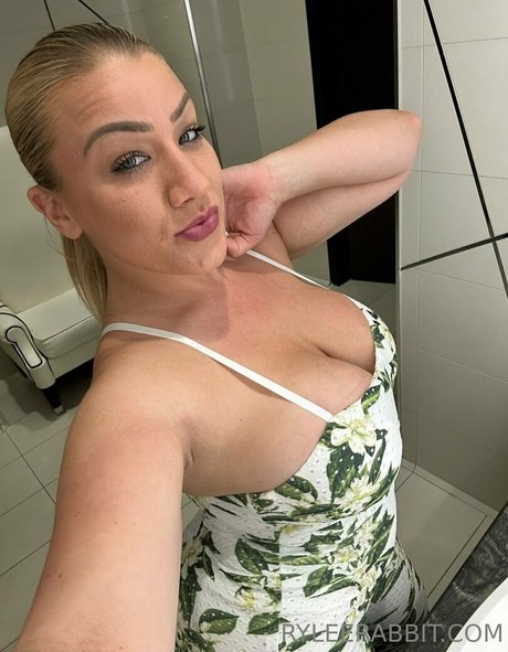 ryleerabbit model nude photo