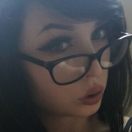 Strawberrybih sex model pictures