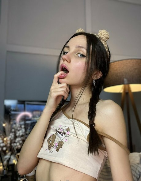 youngy lizzy erotic actress gallery