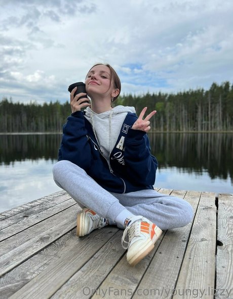 youngy lizzy hot star photo