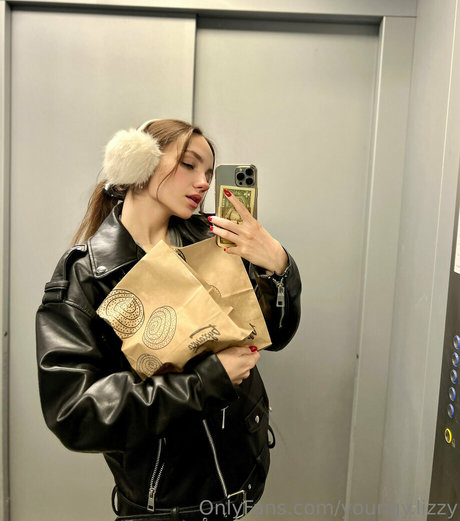 youngy lizzy pornstar beautiful pictures