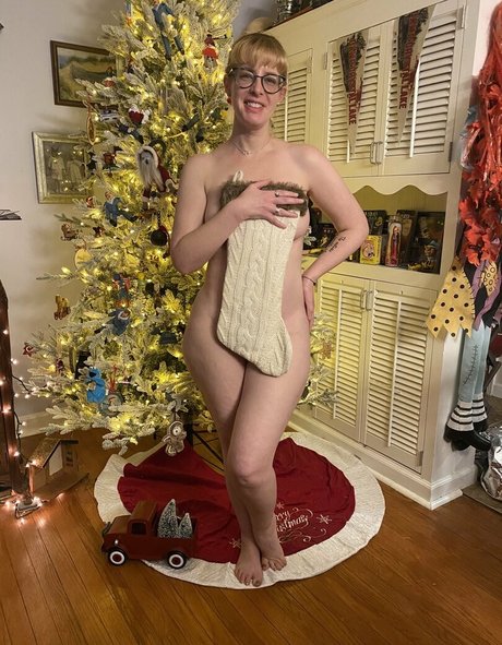 pinuptonogood naked star images