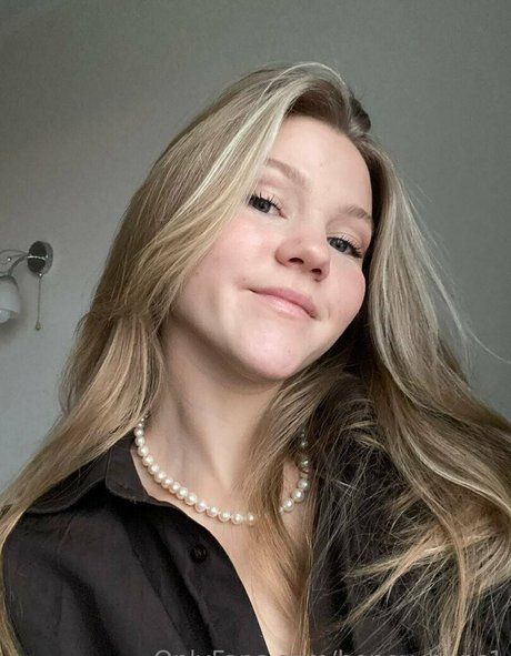 honey buns1 pretty model img