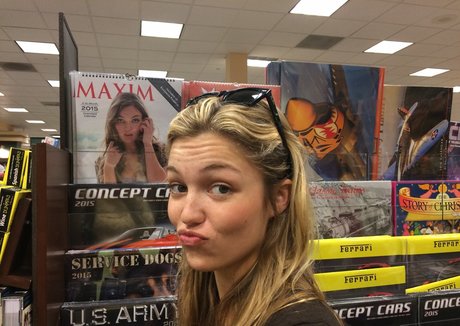 Lili Simmons beautiful star photos