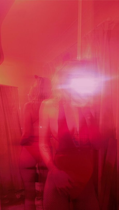 scarletttjay model image