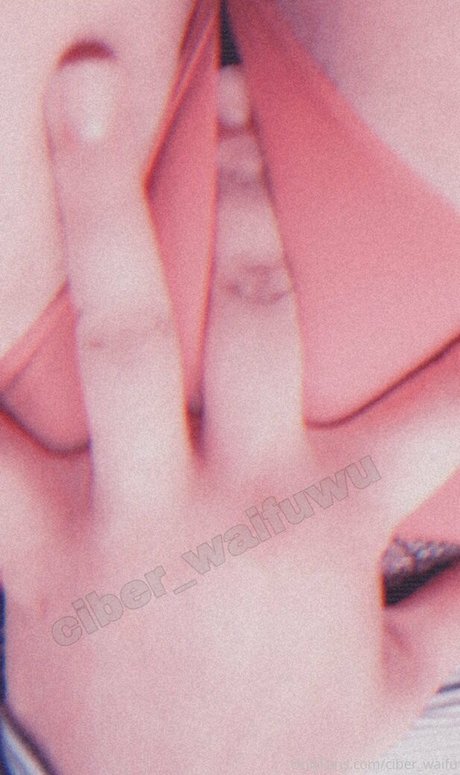 Ciberwaifuwu adult model photo