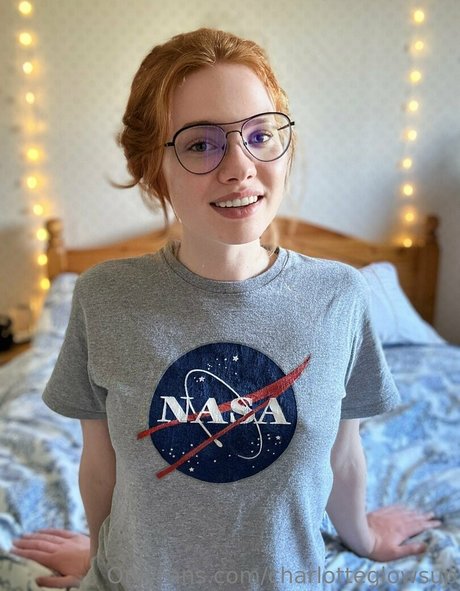 charlotteglowsup star naked archive