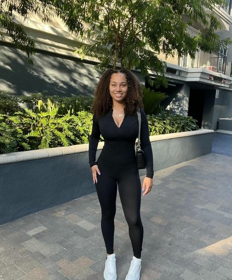 Jada Durroh nude pornstar archive