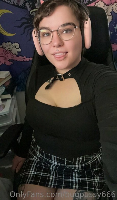 bugpussy666 naked star photo