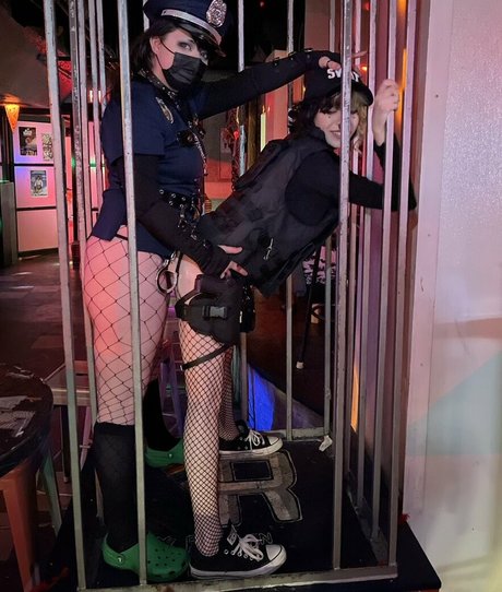 Quarlx sexy actress img