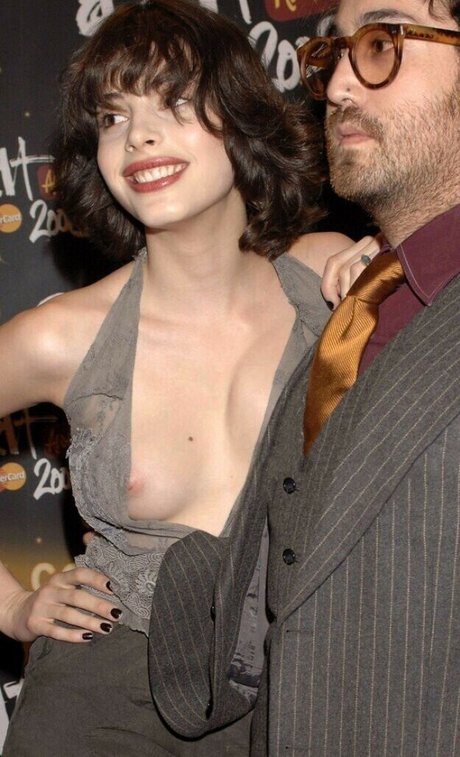 Charlotte Kemp Muhl top actress pics