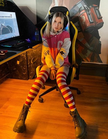 Vikneska top actress images