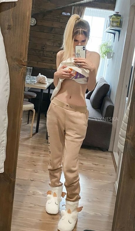 Vikneska pornographic model pics