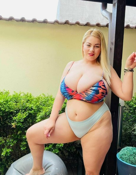 hugeboobserin model adult pic