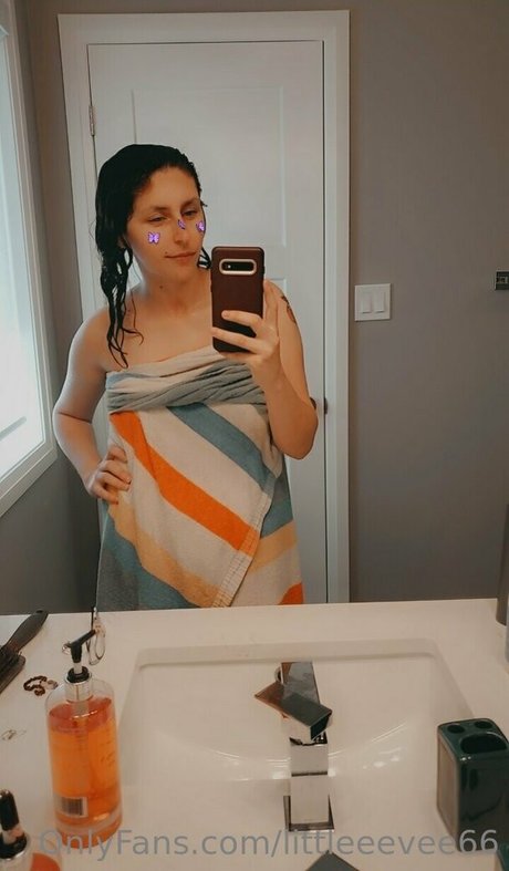 littleeevee66 erotic pornstar image