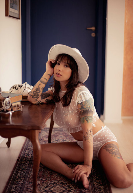 Thais Marin star high quality images