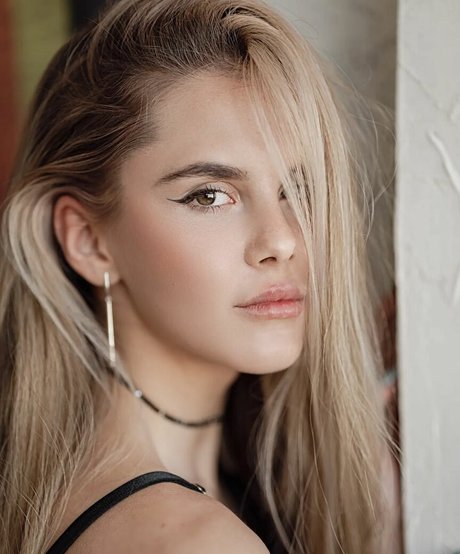 Daniela Yang naked actress photos