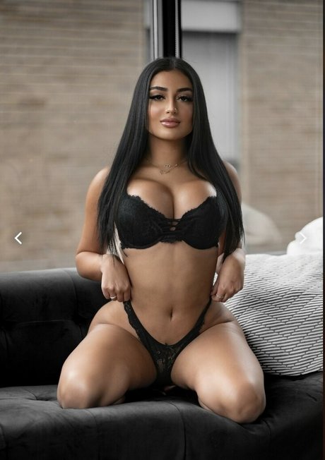 Spicy Mimi sexy actress photo