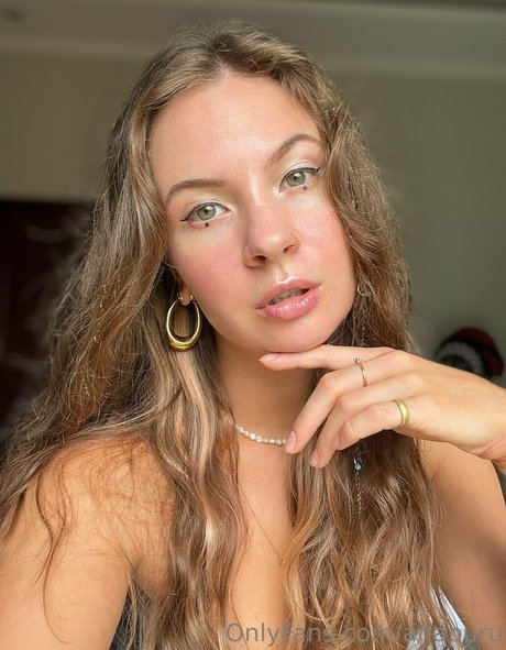 anapuru adult model pics