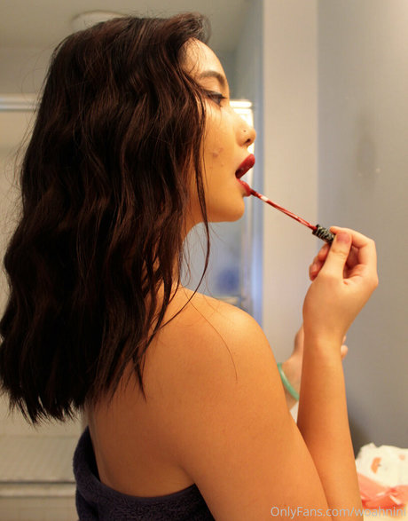 woahnini nude model archive