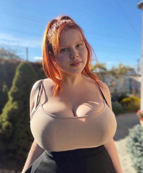 Anna Bernadi beautiful star image