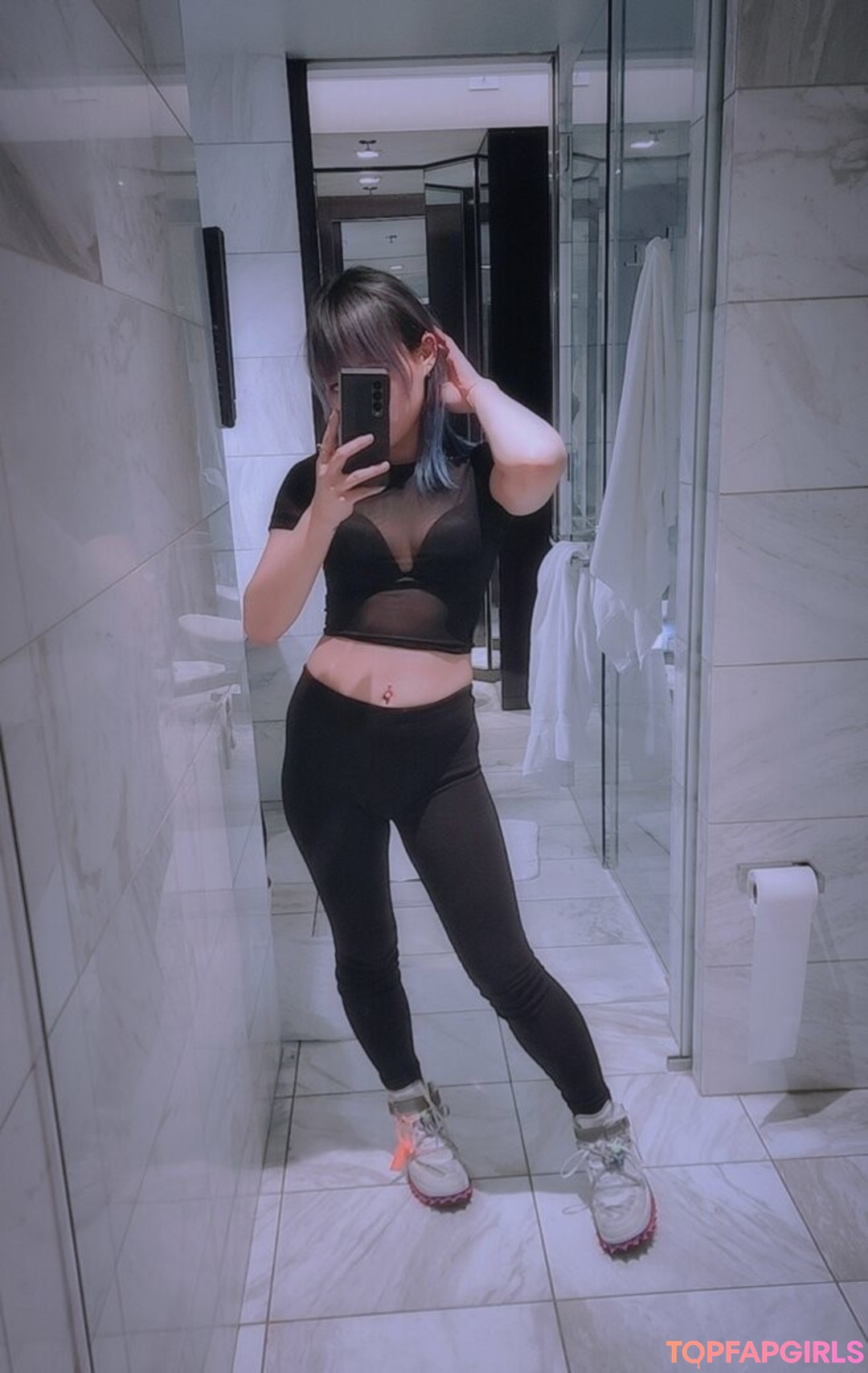 Emucchi Fansly nude model picture