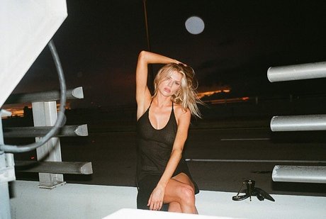 Charlotte McKinney free actress photos