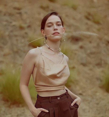 Victoria Pedretti star galleries