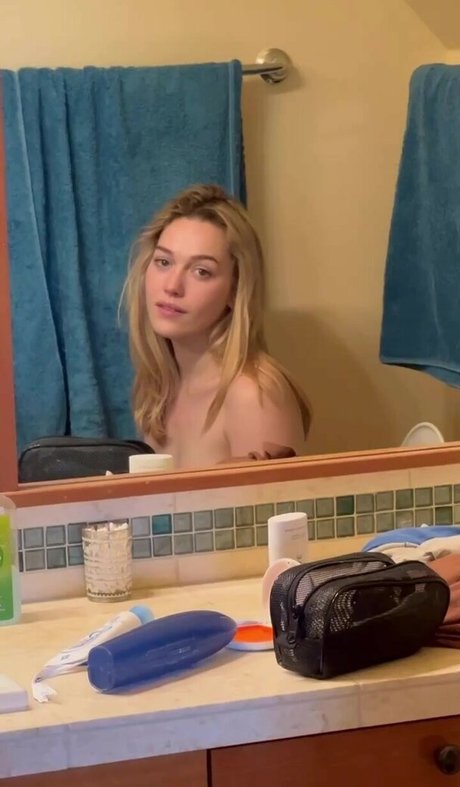 Victoria Pedretti model xxx gallery