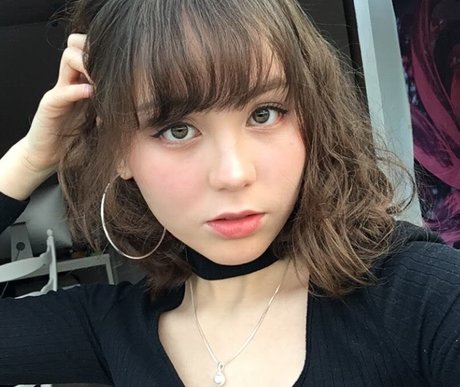 ASMR BlueKatie model pretty galleries