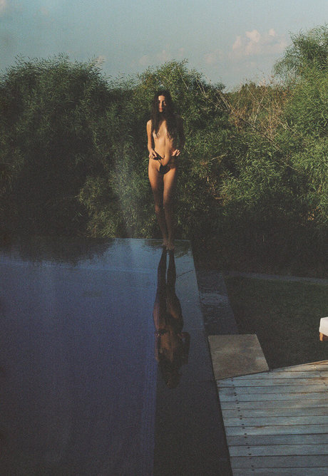 Ella Grossman model top galleries