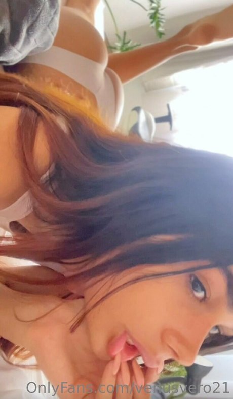 venusvero21 naked pornstar images