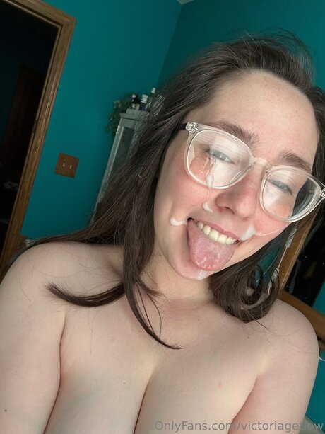 Victoriagetlow nude model pic