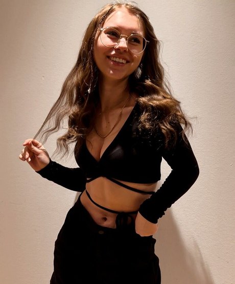 Anna Kauer hot actress galleries