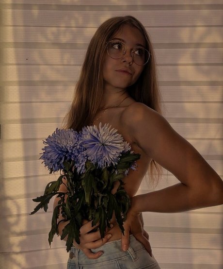 Anna Kauer star sexy pics