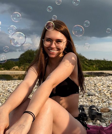 Anna Kauer star nudes picture