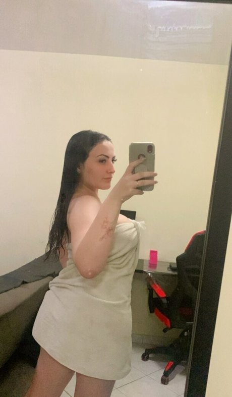 Manu Carvalho pretty actress photo