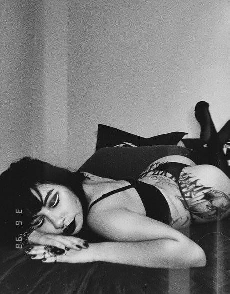 Bianca Blum free pornstar images