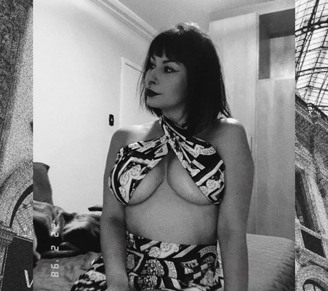 Bianca Blum star erotic photo